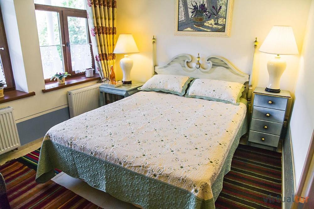 Resedinta Rotundu Bed & Breakfast Butuceny Exterior photo